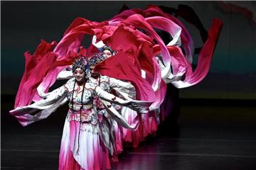 Eine Tanz-Afführung zum chinesischen Neujahrsfest. Foto: Luo Xiaoguang/XinHua