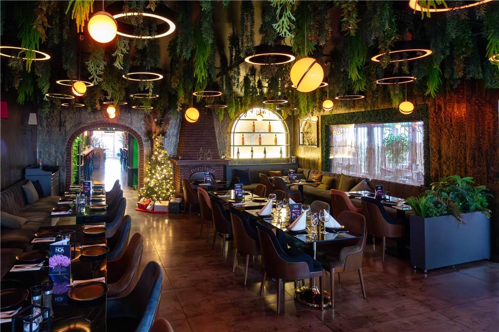 Noa Garden im Heidehof: Paradiesisch speisen in Dschungelatmosphäre Eine tolle Atmosphäre wie in einem paradiesischen Garten herrscht im Inneren des Restaurants.