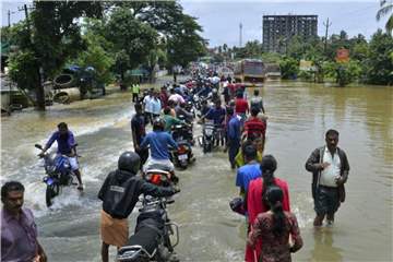 Eine überflutete Straße im südindischen Bundesstaat Kerala. Foto: Pradeep Kumar Thrissur Kerala 98/AP