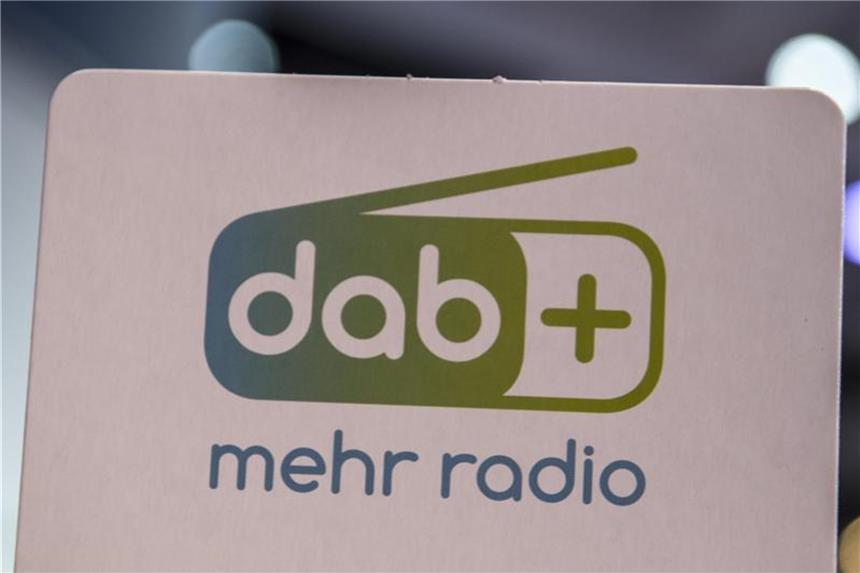 Eine Veränderung der Toleranz bei Signalfehlern in der Radiosoftware hat zur Folge, dass Digitalradios mit DAB+ trotz Signal häufig stumm schalten. Foto: Paul Zinken