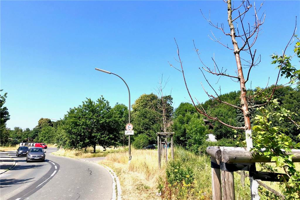 Grüne fordern Umbau der Hauptstraßen im Stadtbezirk Aplerbeck Eine Verbindungsstraße zwischen Sölderholz und Sölde ist die Vellinghauser Straße. Radwege sucht man hier vergebens.