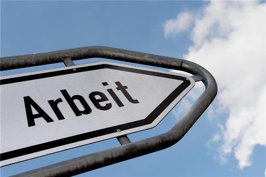 Abgekürzte Ausbildung nur mit Zustimmung des Betriebs Eine verkürzte Ausbildungszeit ermöglicht den schnelleren Berufseinstieg. Eine bereits abgeschlossene Berufsausbildung oder das Abitur reichen als Grund für eine Verkürzung aus. Foto: Carsten Rehder
