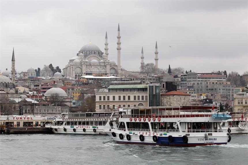 Einbetonierte Frau in Türkei: Neue grausige Details Eine vermisste 39-jährige Deutsche wurde zuletzt in Istanbul gesehen. Möglicherweise handelt es sich bei ihr um die im westtürkischen Gölcük gefundene einbetonierte Frauenleiche.