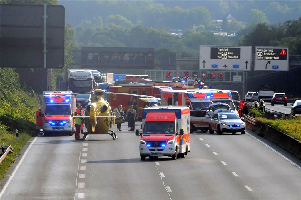 Massenkarambolage auf der A1: 12 Verletzte auf Krankenhäuser verteilt Schwerer Unfall auf der A1 bei Schwerte