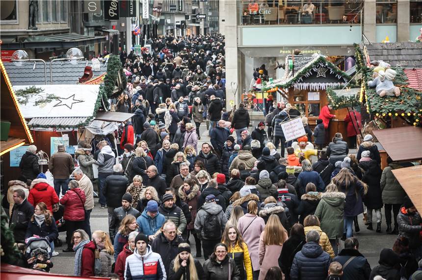Verkaufsoffene Sonntage in Dortmund: Das sind die Termine im Jahr 2020 Eine volle City bescherten am 2. Dezember 2019 der Weihnachtsmarkt und der verkaufsoffene Sonntag.