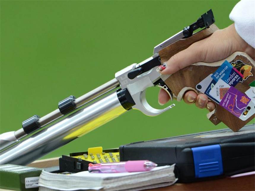 Dorjsuren stinksauer: Waffenstörung kostet Medaille Eine Waffenstörung machte Munkhbayar Dorjsuren einen Strich durch die Rechnung. Foto: Peter Kneffel