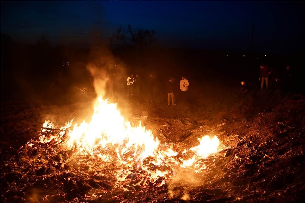 Eine wunderschöne und knisternde Abendstimmung gab es für die Gäste des Pfadfinder Osterfeuers in Nordkirchen.