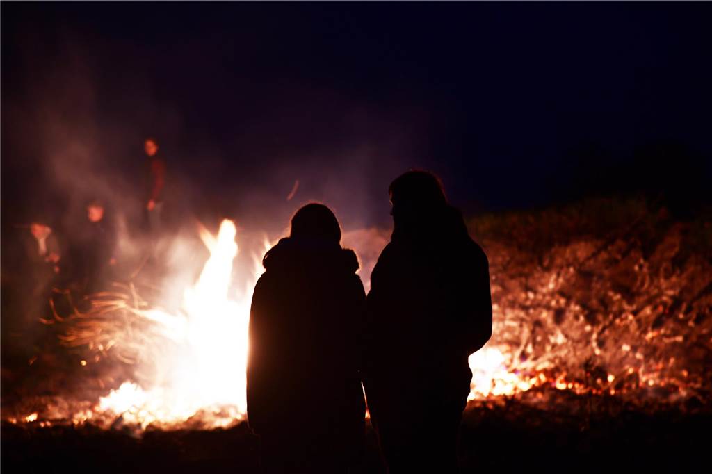 Eine wunderschöne und knisternde Abendstimmung gab es für die Gäste des Pfadfinder Osterfeuers in Nordkirchen.