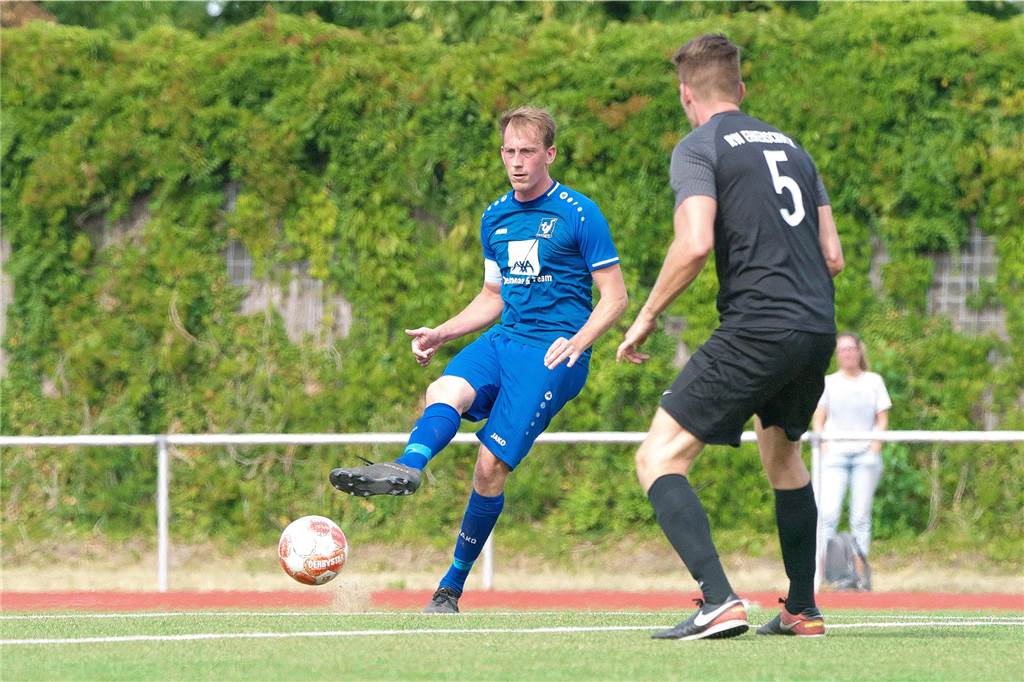 Lukas Wemhoff stellt mehrere Leader auf - „Er hat es auch mal verdient“ Eine Zeit lang spielte Benjamin Schulte auch in der Abwehr, für Lukas Wemhoff ist der Sythener aber ein klarer Strafraumstürmer.