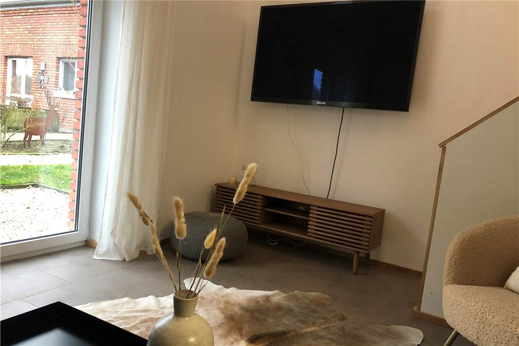 Neues 4-Sterne-Ferienhaus: Annemarie Brilo zeigt die Inneneinrichtung Einem gemütlichen Fernsehabend steht im Ferienhaus nichts im Wege.