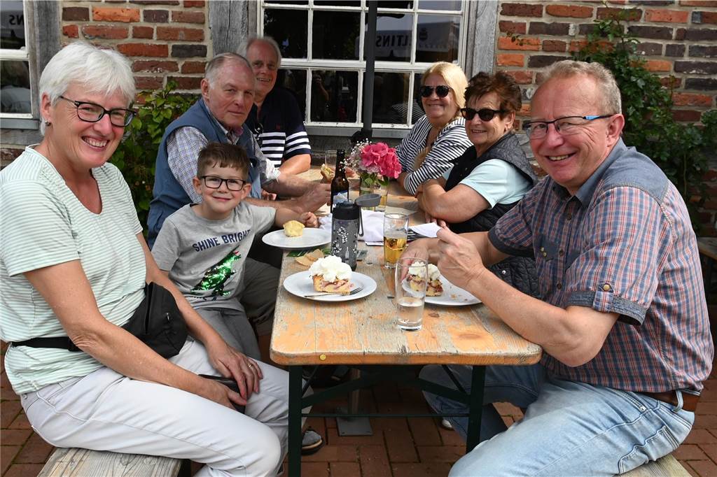 Einen abwechslungsreichen Tag hatten junge und ältere Besucher beim Stoppelfest auf dem Heimathof in Lembeck.