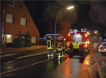 Einen Feuerwehreinsatz gab es am Sonntag an der Breitestraße. Die Feuerwehr war um 19.30 Uhr vor Ort und brachte die Lage schnell unter Kontrolle. 