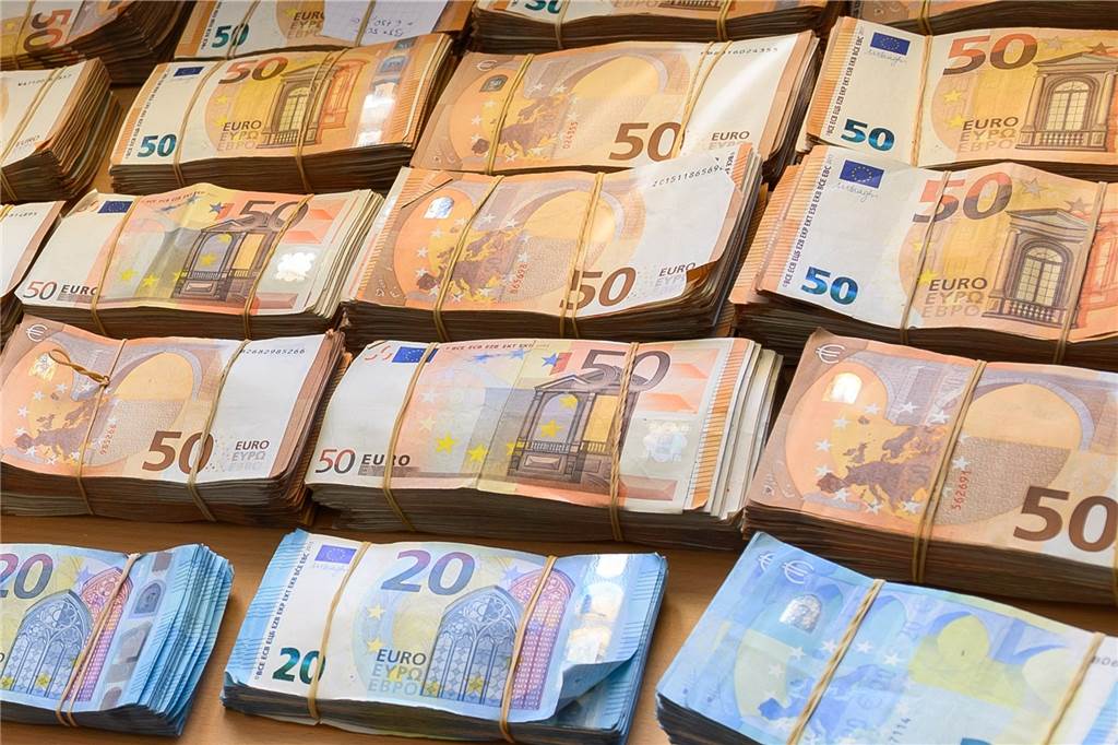 Umgestaltung Bürgerhaus: „Wir blamieren uns vor der Bevölkerung“ Einen Förderbescheid über gut 62.000 Euro gibt die Gemeinde Heek jetzt an die Bezirksregierung Münster zurück.