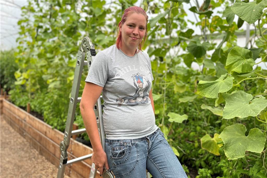 Erst arbeitslos, jetzt Traumberuf: Sabine (55) blüht beim Gartenprojekt „Grünfrau“ auf Einen grünen Daumen hat die Dortmunderin Jenny (35) nicht. Aber durch das Projekt „Grünfrau“ wird es immer besser.