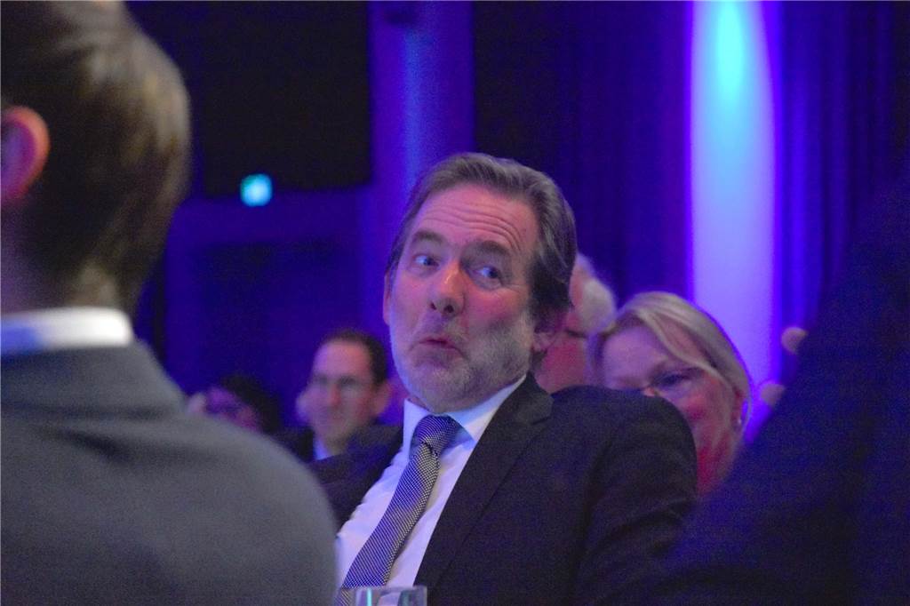 Einen rauschenden Abschied bis in den Freitagmorgen feierte der scheidende Erste Beigeordnete Hans-Georg Althoff. Über 200 Gäste haben sich auf dem Tobit.Campus von ihm verabschiedet.