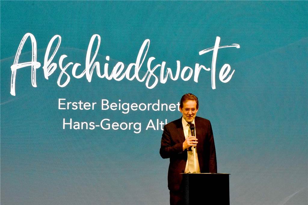 Einen rauschenden Abschied bis in den Freitagmorgen feierte der scheidende Erste Beigeordnete Hans-Georg Althoff. Über 200 Gäste haben sich auf dem Tobit.Campus von ihm verabschiedet.