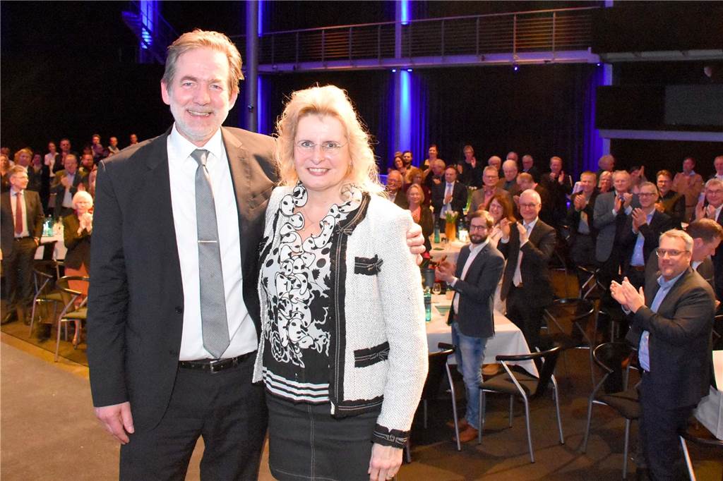 Einen rauschenden Abschied bis in den Freitagmorgen feierte der scheidende Erste Beigeordnete Hans-Georg Althoff. Über 200 Gäste haben sich auf dem Tobit.Campus von ihm verabschiedet.