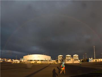 Einen Regenbogen über Sotschi kann selbst Kremlchef Putin nicht verhindern. Foto: Christian Charisius