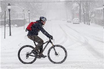 Einen Tag nach dem kalendarischen Frühlingsanfang hat ein Wintersturm die Ostküste der USA heimgesucht und vielen Orten heftigen Schneefall und starken Wind beschert. Foto: Bill Green/The Frederick News-Post