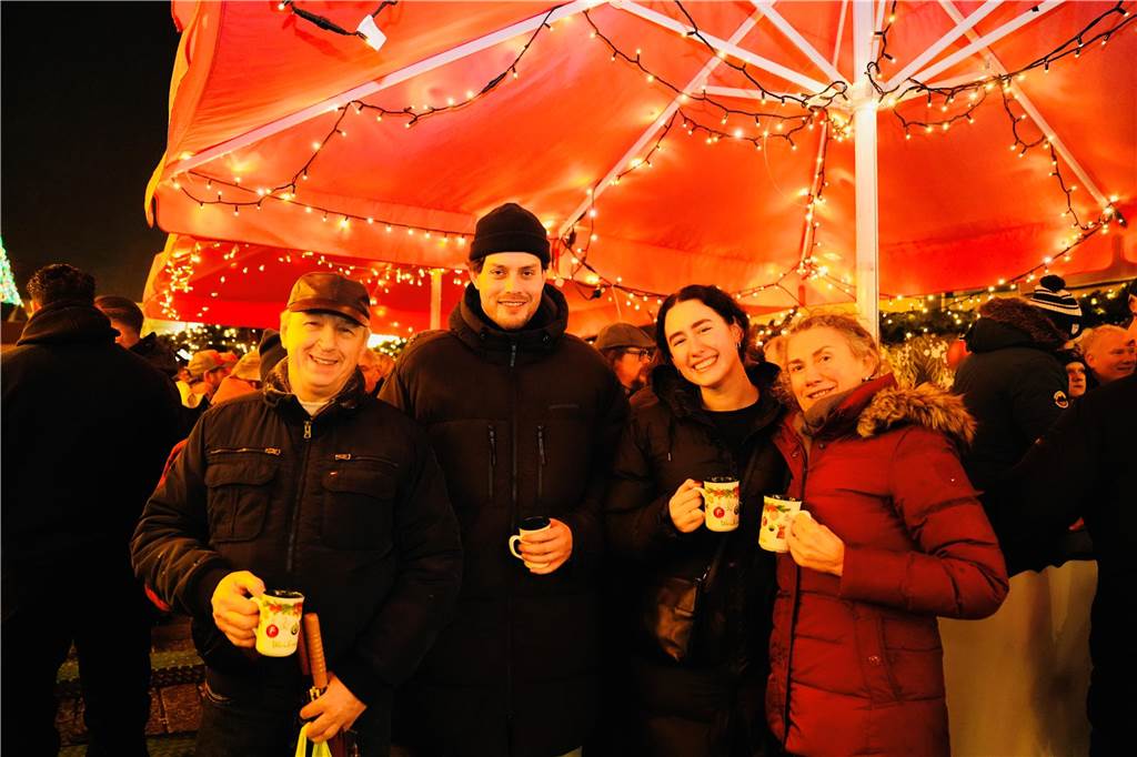 Einen Tag vor dem 4. Advent besuchen viele Menschen den Weihnachtsmarkt in Dortmund. Das sind die schönsten Bilder.