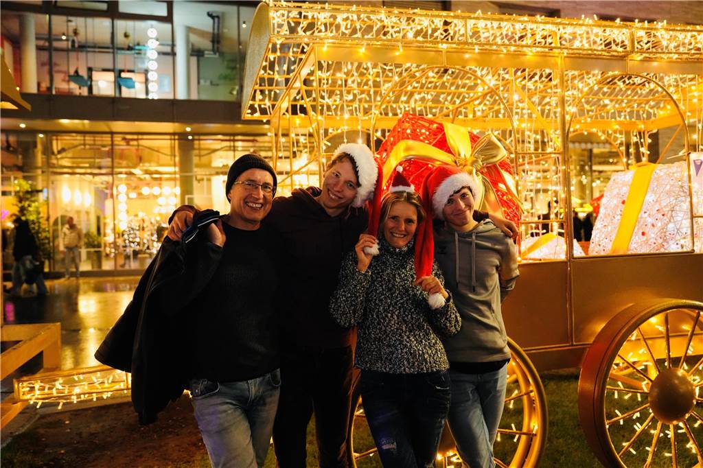 Einen Tag vor dem 4. Advent besuchen viele Menschen den Weihnachtsmarkt in Dortmund. Das sind die schönsten Bilder.