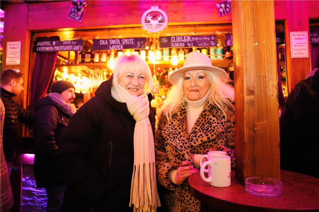 Einen Tag vor dem 4. Advent besuchen viele Menschen den Weihnachtsmarkt in Dortmund. Das sind die schönsten Bilder.