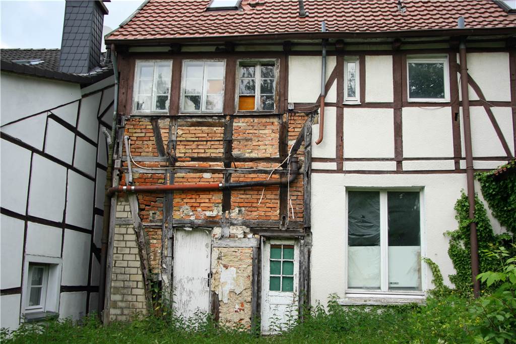 Leerstand in Werne: Stadt schreckt vor Beschlagnahmung zurück Einen traurigen Anblick bietet das leere und vergammelte Haus an der Südmauer 27.