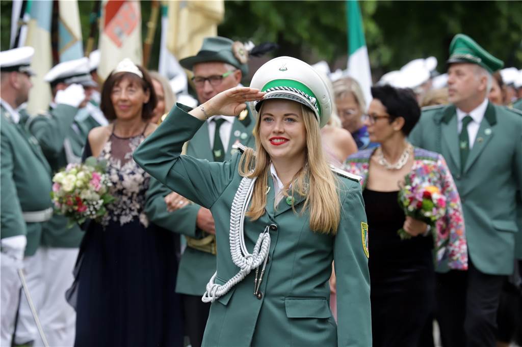 Schützenfest-Übersicht in Selm, Olfen und Nordkirchen Einen Umzug wie diesen erleben auch die "alten Hasen" unter den Schützen noch nicht oft: Drei Vereine feierten 2022 zusammen. In 2023 wieder feiert nur einer der drei Vereine in Nordkirchen ein Schützenfest.