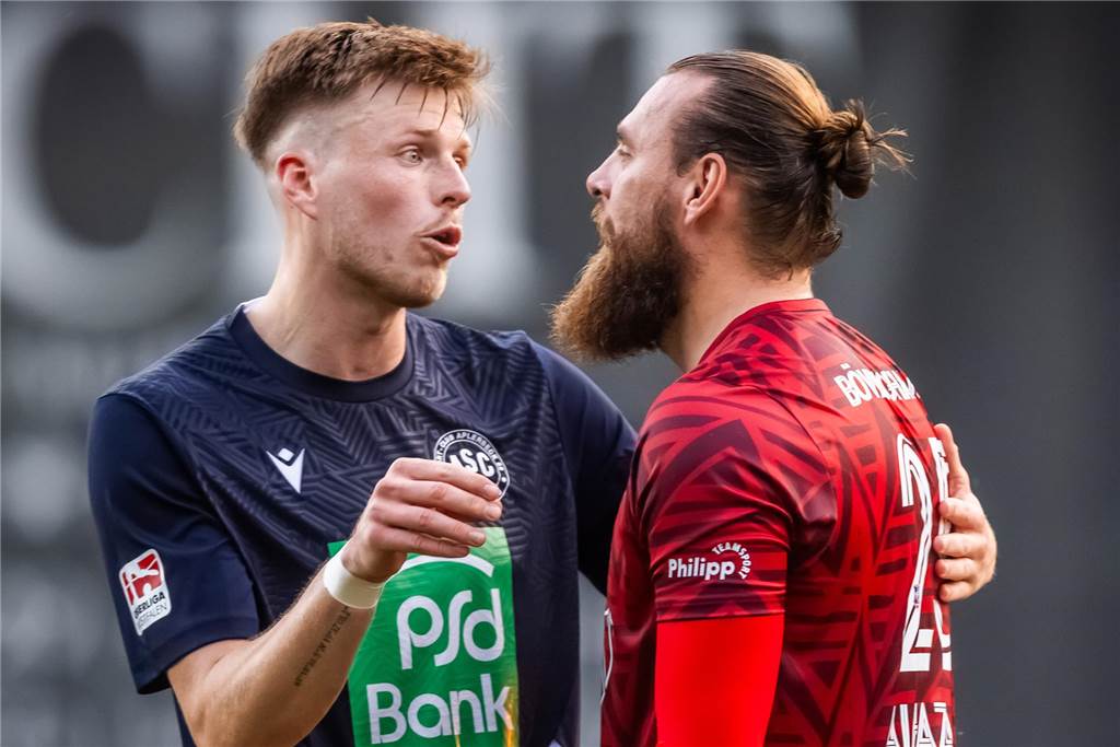 Einer der besten Verteidiger der Stadt bleibt beim ASC 09: Erste große Konstante verlängert Jan-Patrick Friedrich diskutiert mit Jeron Al-Hazaimeh.