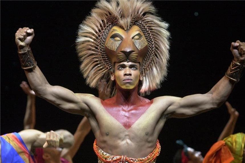 20 Jahre „König der Löwen“ am Broadway Einer der Hauptdarsteller des Musicals "König der Löwen" 2001 in Hamburg. Foto: Ulrich Perrey