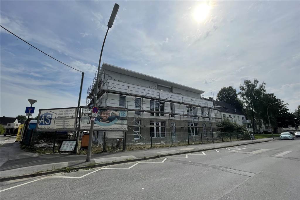 27 neue Wohnungen in Oestrich: Vermietungsbeginn am 1. Dezember 2024 Einer der Neubauten liegt direkt an der Straße "Auf dem Brauck" in Dortmund-Oestrich, die beiden anderen Objekte befinden sich dahinter.
