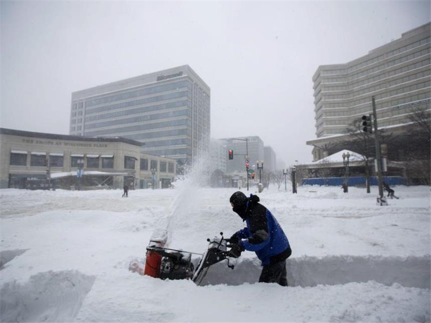 Mehr als ein Dutzend Tote durch Schneesturm an US-Ostküste Einer der schwersten Schneestürme seit Jahren hat das öffentliche Leben zum Erliegen gebracht. Foto: Jim Lo Scalzo