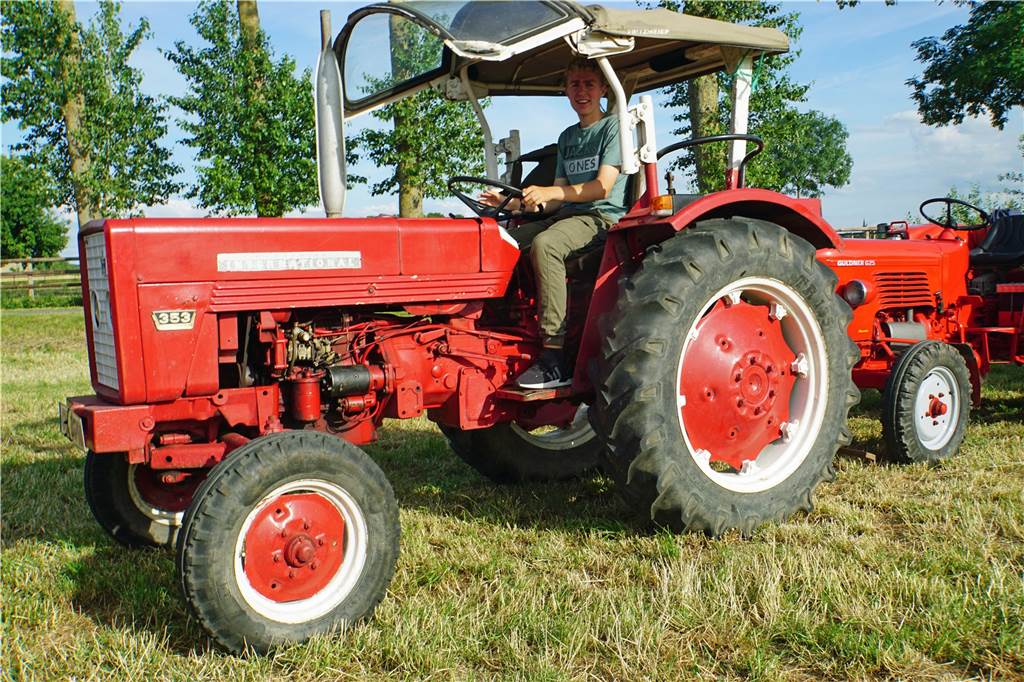 Ascheberg: Landwirte gestalten ganz besonderes Zeichen für den Frieden Einer der zahlreichen Teilnehmer der Friedensaktion.