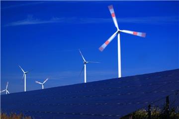 Einer EU-Richtlinie zufolge soll der „Anteil von Energie aus erneuerbaren Quellen am Bruttoendenergieverbrauch im Jahr 2020“ bei 18 Prozent liegen. Foto: Jens Büttner
