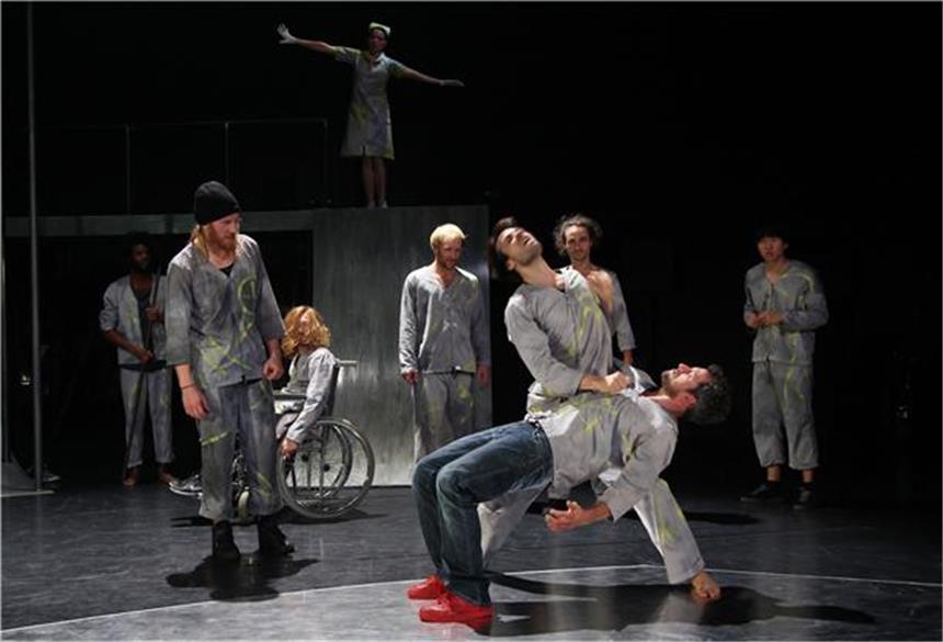 Tanz-Festival für das Herner Ensemble Renegade „Einer flog über das Kuckucksnest“ ist zum Finale zu sehen.