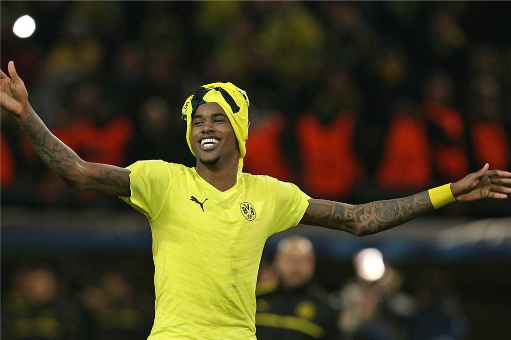 Santana im Interview: Dortmund muss Dortmund sein, dann ist alles möglich Einer seiner schönsten BVB-Momente: Felipe Santana nach dem 3:2 auf der Ehrenrunde.
