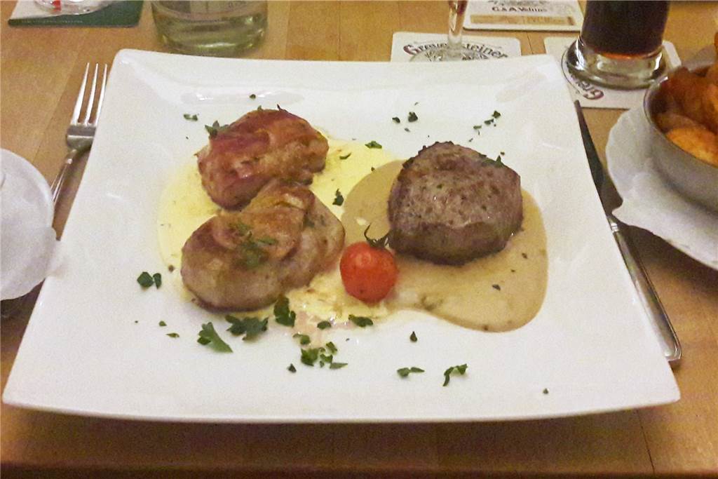 Meyerinks verwöhnen mit gutem Essen und ganz viel Herzlichkeit Einfach lecker: das Duo von Schwein und Rind.
