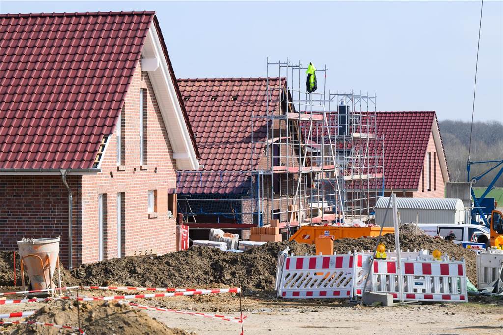 Wohneigentum: Darlehen für Häuslebauer im Kreis Unna unterschiedlich hoch Einfamilienhäuser werden am Stadtrand gebaut. Egal ob Stadt oder Land: Wohneigentum in Deutschland wird tendenziell immer teurer.