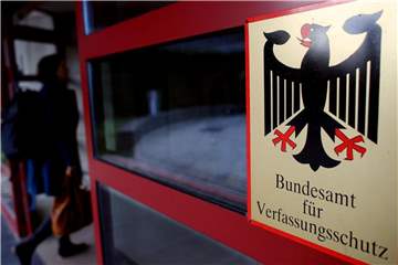 Eingang zur Zentrale des Bundesamts für Verfassungsschutz in Köln. Foto: Oliver Berg
