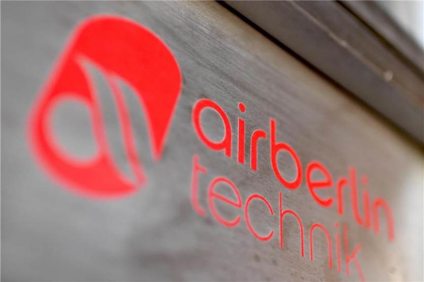 Verkauf von „Air Berlin“-Marke zurückgestellt Eingangsschild der insolventen Fluggesellschaft Air-Berlin. Foto: Britta Pedersen/ZB