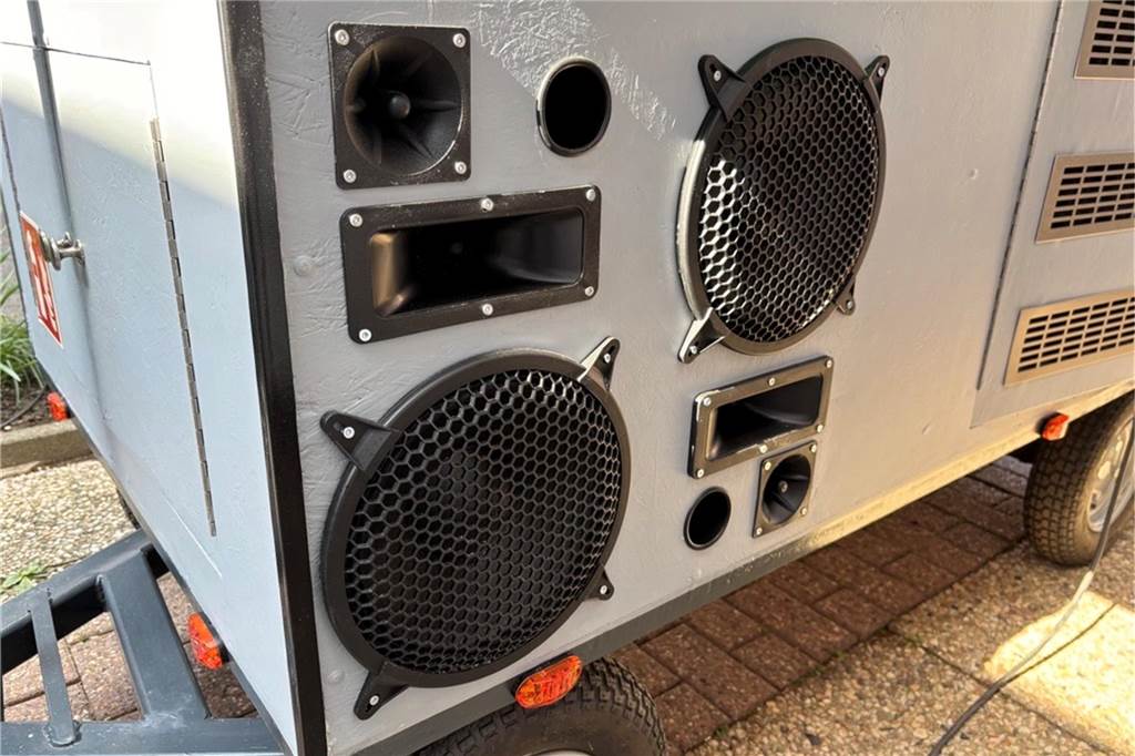 Halterner bauen XXL-Bollerwagen für den 1. Mai: „Seid ihr bescheuert?“ Lautsprecher an einem Maiwagen