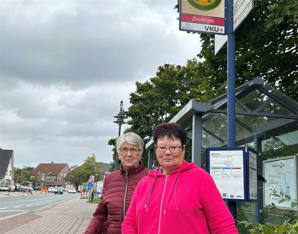 Buslinie R19: Kreis Unna sieht weiter keinen Bedarf Einige ältere Selmer und Selmerinnen wie Brunhilde Neumann (r.) und Marlies Baumann sind auf den Bus der Linie R19 nach Lüdinghausen angewiesen.