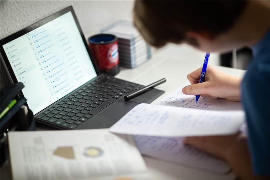 Eltern-Beschwerde zur Heideschule: Wer Kritik übt, sollte auch dazu stehen Einige Eltern haben anonym bemängelt, dass es zu wenig Digitalunterricht an der Heideschule gibt.