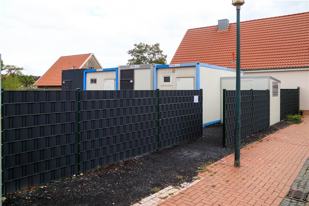 Zentrale Flüchtlingsunterkunft geplant: „Müssen Versäumnisse aufholen" Einige Flüchtlinge sind derzeit in Containern in Nienborg untergebracht.