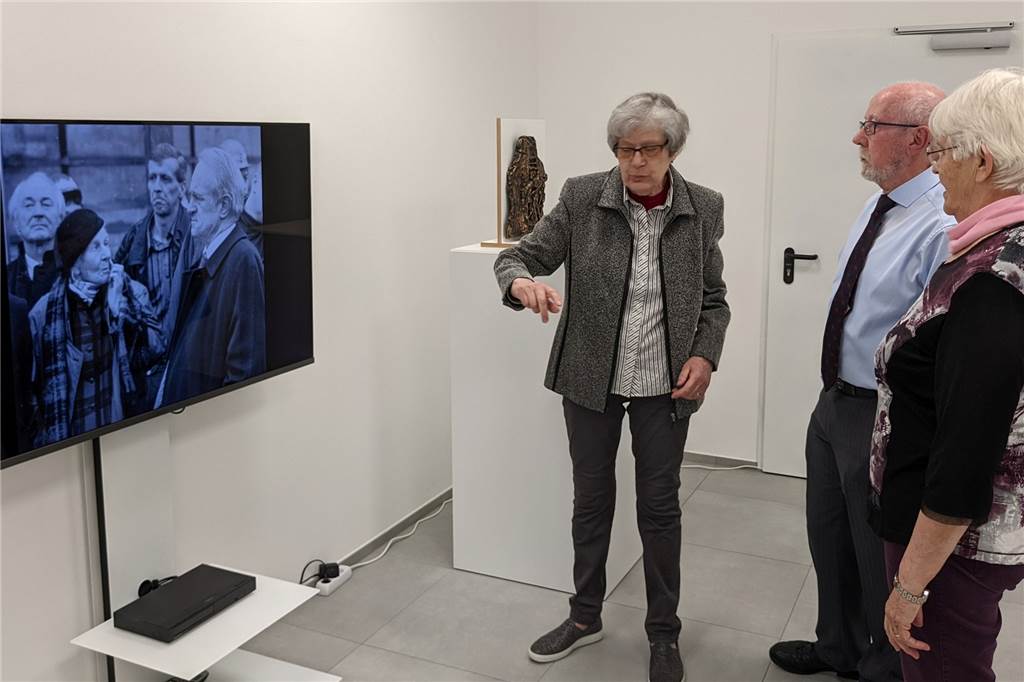 Vor 25 Jahren Mahnwache an der Zeche in Dorsten: Viele Erinnerungen Menschen in der Ausstellung.
