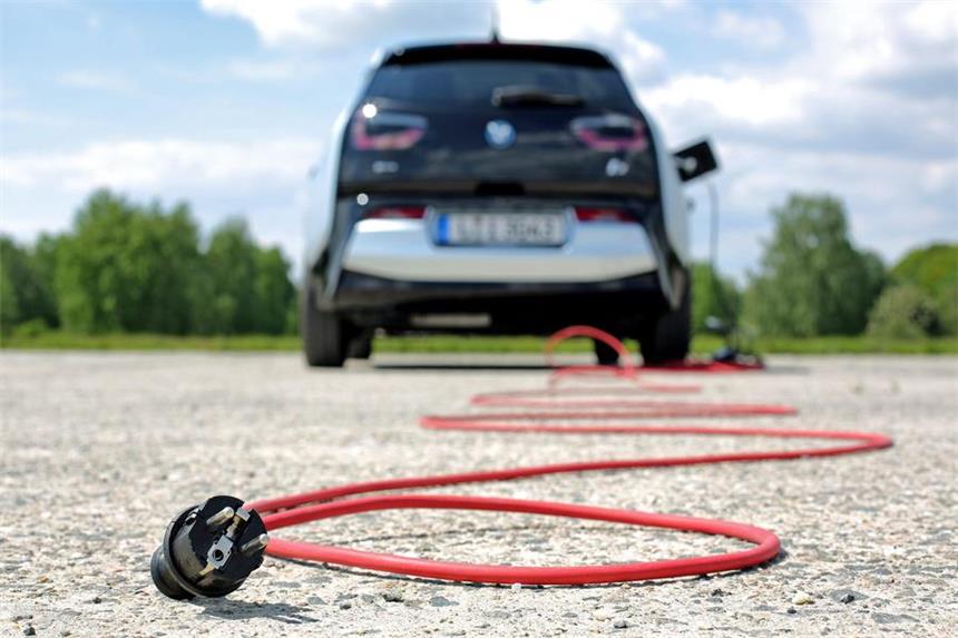 Selmer Autohändler: Wenige Kunden für E-Autos Einige Ladestationen für E-Autos gibt es, auch die Händler haben die Fahrzeuge im Angebot – die Selmer bleiben beim Thema Elektromobilität aber skeptisch.