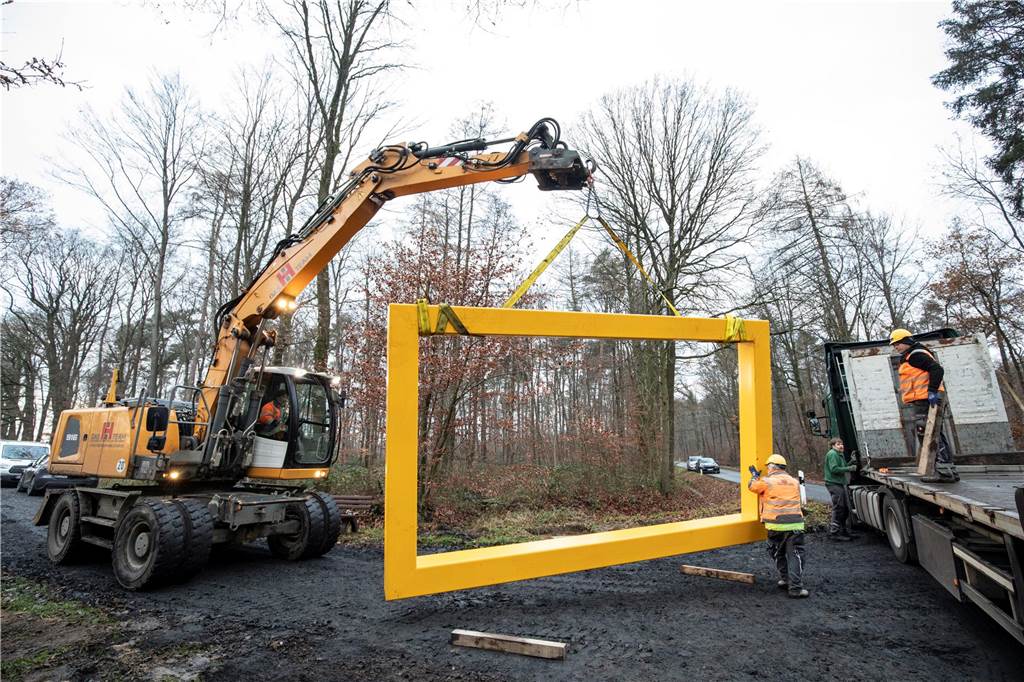Einige Monate hat der Prozess von der Entwurfsplanung bis zur Übergabe an die Stadt Stadtlohn in Anspruch genommen. Beteiligt waren die Unternehmen Lokomotiv Fotografie, stabil ingenieurbüro, Ferro Umformtechnik, Sparkasse Westmünsterland (Sparkassenstiftung), Heitkamp & Hülscher und Werbetechnik Hilker.