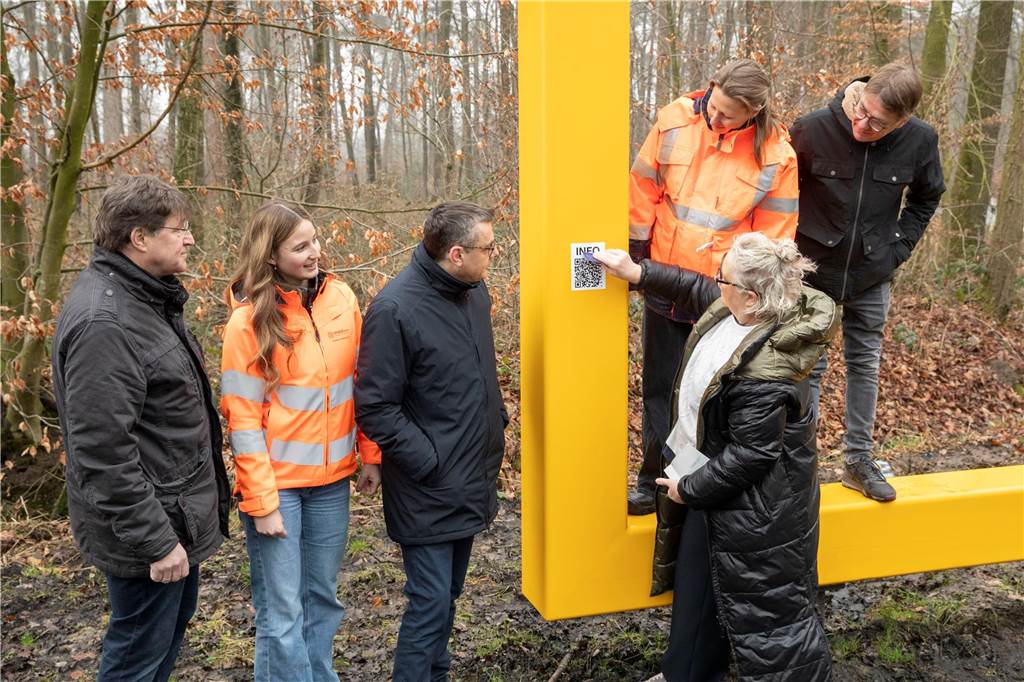 Einige Monate hat der Prozess von der Entwurfsplanung bis zur Übergabe an die Stadt Stadtlohn in Anspruch genommen. Beteiligt waren die Unternehmen Lokomotiv Fotografie, stabil ingenieurbüro, Ferro Umformtechnik, Sparkasse Westmünsterland (Sparkassenstiftung), Heitkamp & Hülscher und Werbetechnik Hilker.