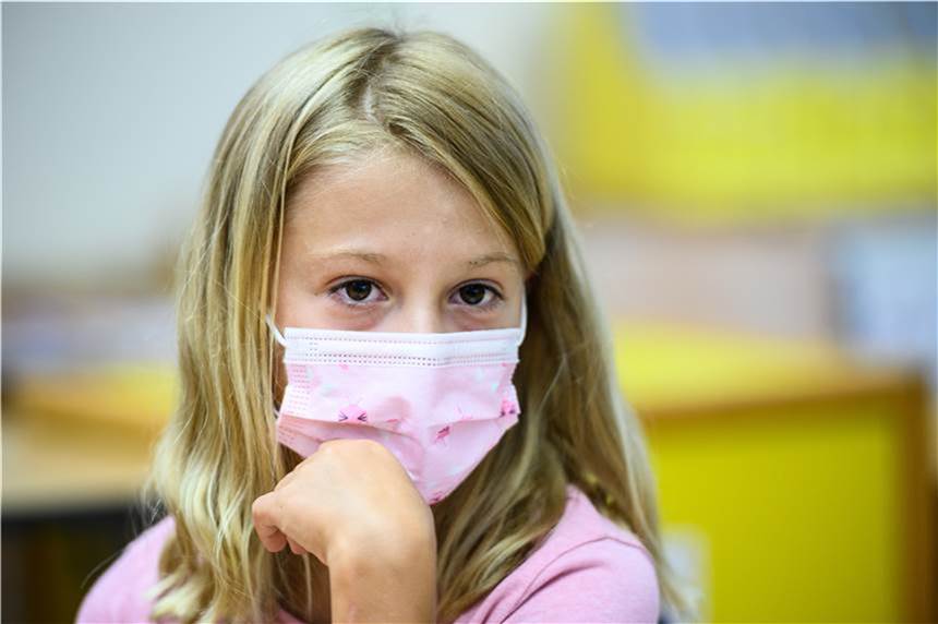 Das passiert jetzt bei einer Corona-Infektion in einer Schulklasse Einige Schulen in NRW haben sich dazu entschieden, die Maskenpflicht im Unterricht zu behalten.