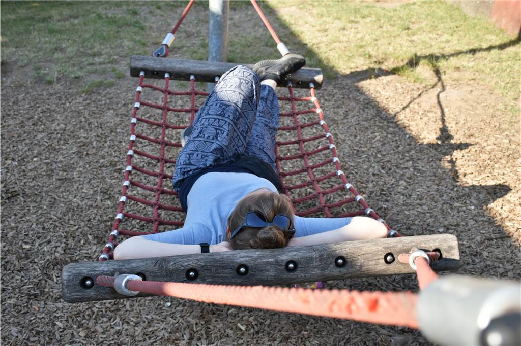 Landschaftspark Nord in Duisburg: Abenteuerspielplatz und Lost Place Einige Spielgeräte der Spielplätze im Park muss man erst einmal finden.